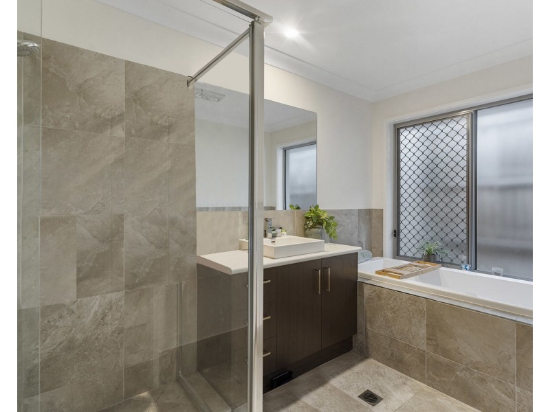 50 Bottlebrush Drive, Deebing Heights QLD 4306