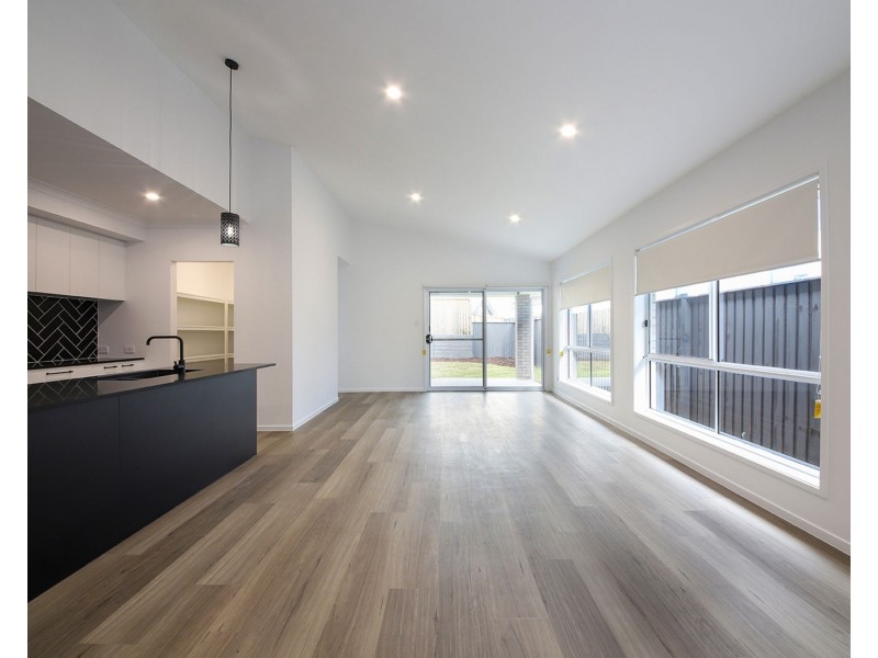 6 Fortis Crescent, Upper Kedron QLD 4055