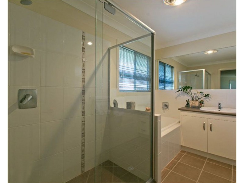 6 Bedarra Street, Redland Bay QLD 4165