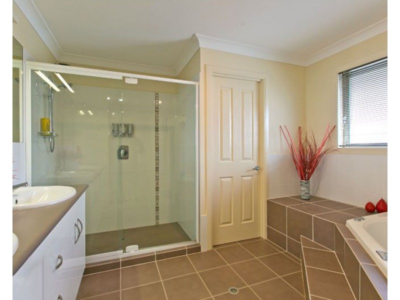 6 Bedarra Street, Redland Bay QLD 4165