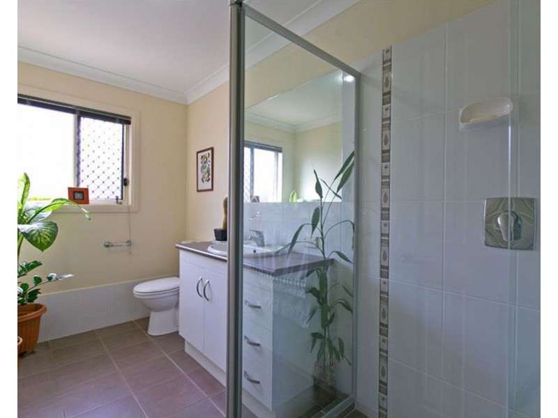 6 Bedarra Street, Redland Bay QLD 4165