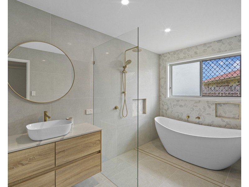 6 Perak Court, Tanah Merah QLD 4128