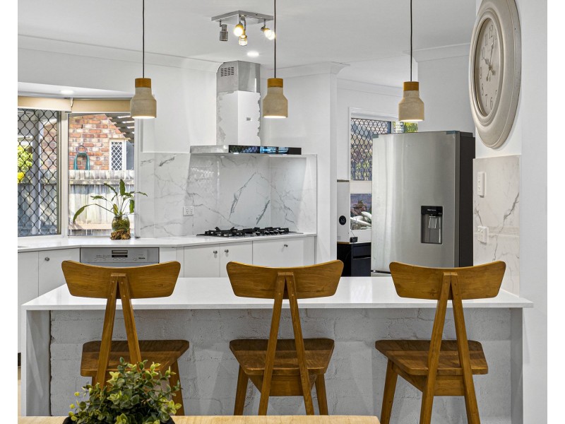 6 Perak Court, Tanah Merah QLD 4128