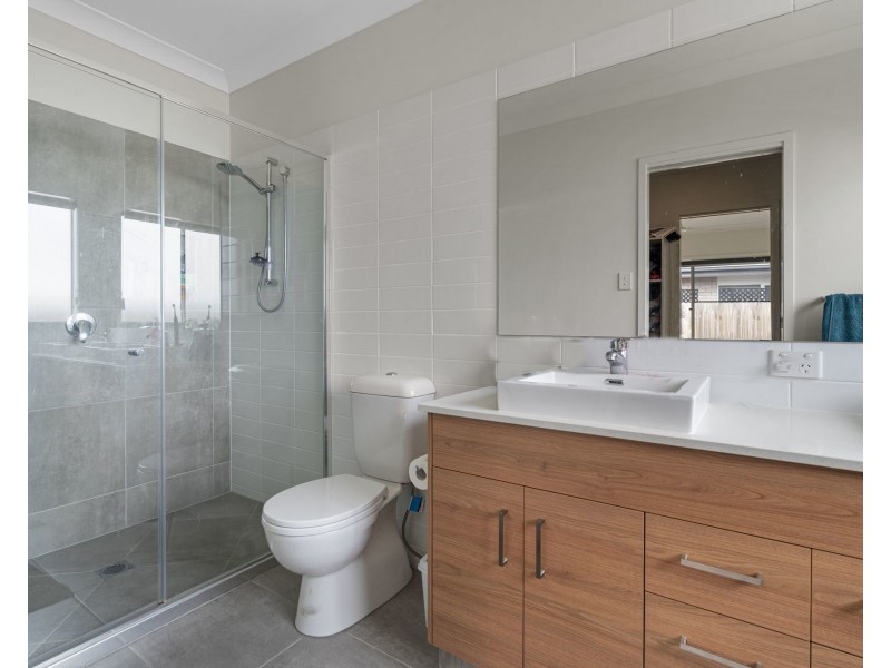 42 Jonas Circuit, Holmview QLD 4207