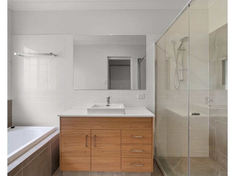 42 Jonas Circuit, Holmview QLD 4207