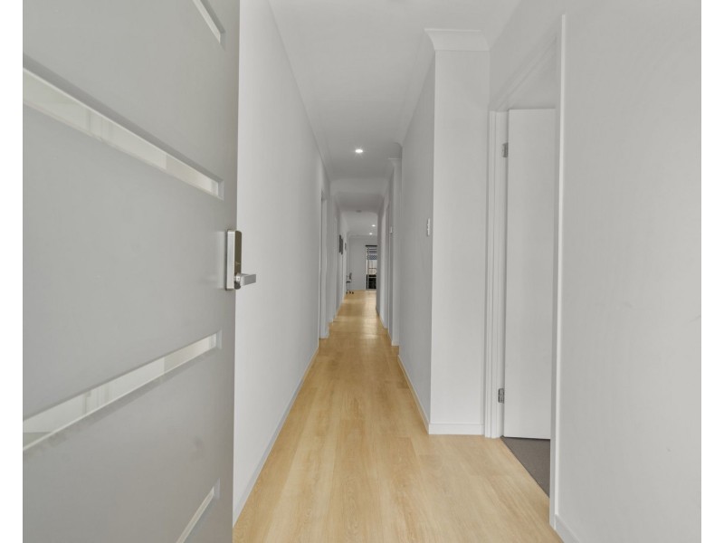 42 Jonas Circuit, Holmview QLD 4207