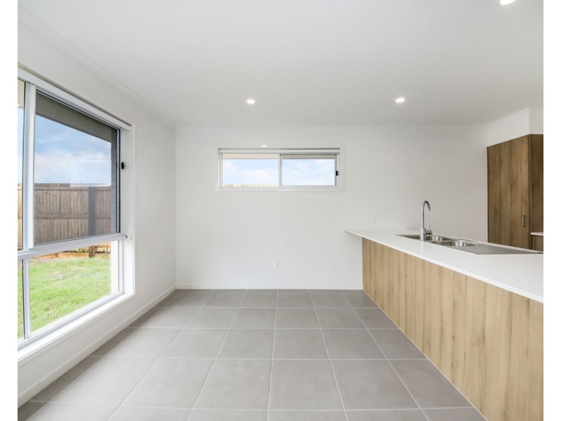 37 Trevi Circuit, Logan Reserve QLD 4133