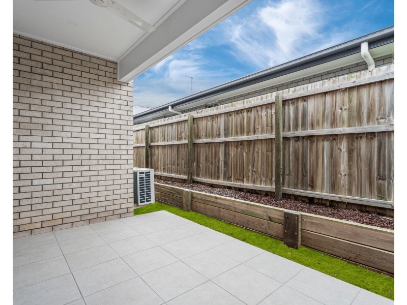 18 Bloomfield Esplanade, South Maclean QLD 4280