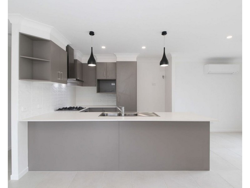 7 Norfolk Lane, Park Ridge QLD 4125