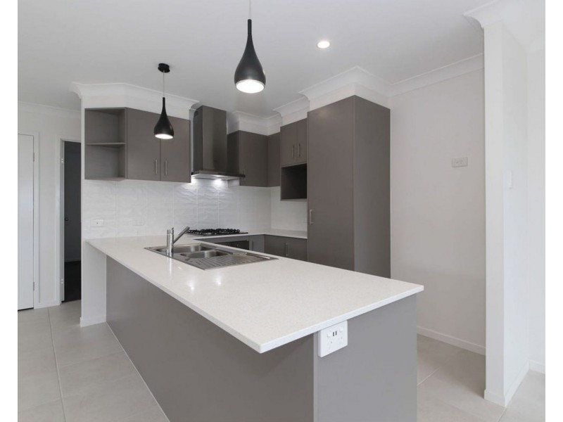 7 Norfolk Lane, Park Ridge QLD 4125