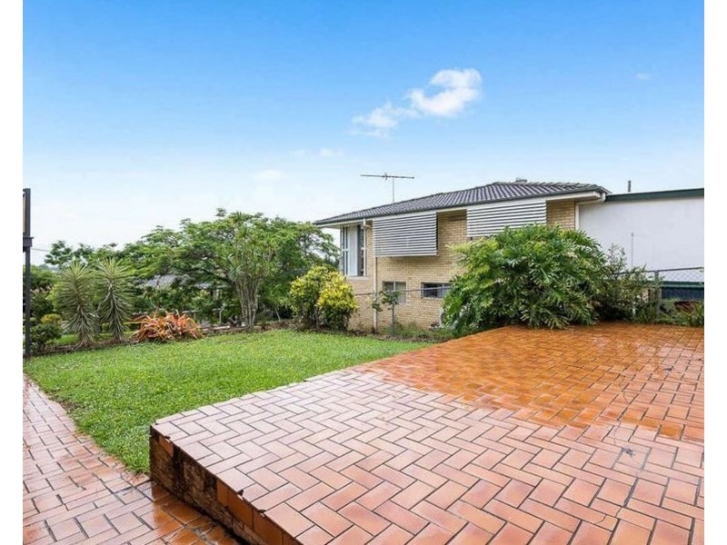 23 Valentia Street, Mansfield QLD 4122