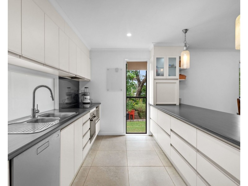 16 Hillside Drive, Daisy Hill QLD 4127