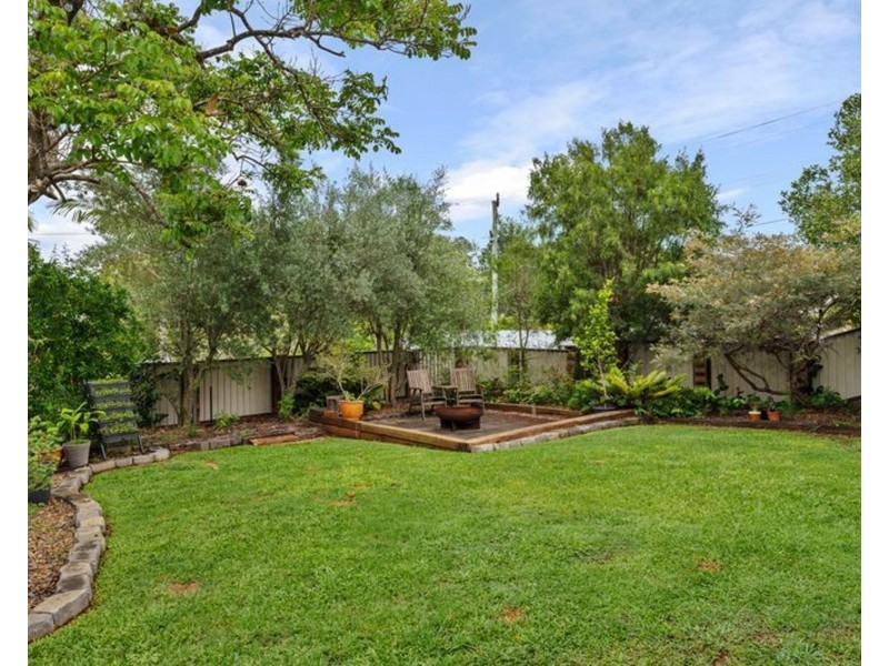 16 Hillside Drive, Daisy Hill QLD 4127