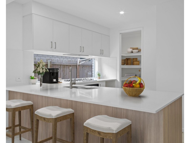 18 Bloomfield Esplanade, South Maclean QLD 4280