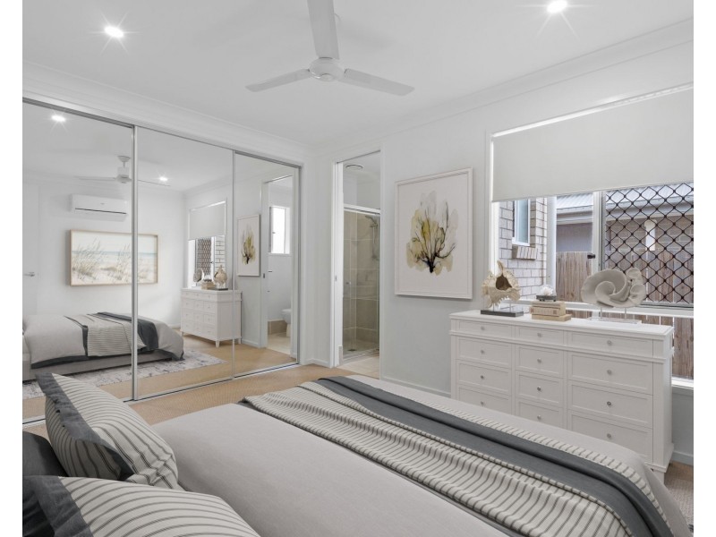 18 Bloomfield Esplanade, South Maclean QLD 4280