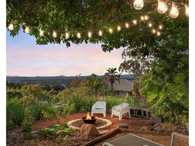 21 Hillside Circuit, Edens Landing QLD 4207