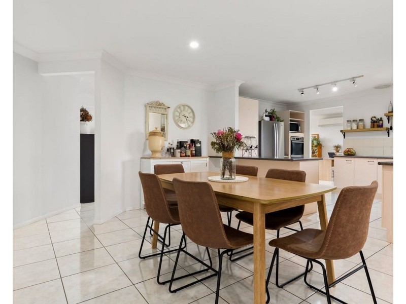 21 Hillside Circuit, Edens Landing QLD 4207