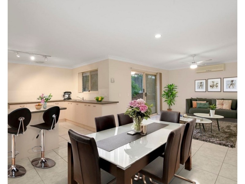 21 Hillside Circuit, Edens Landing QLD 4207