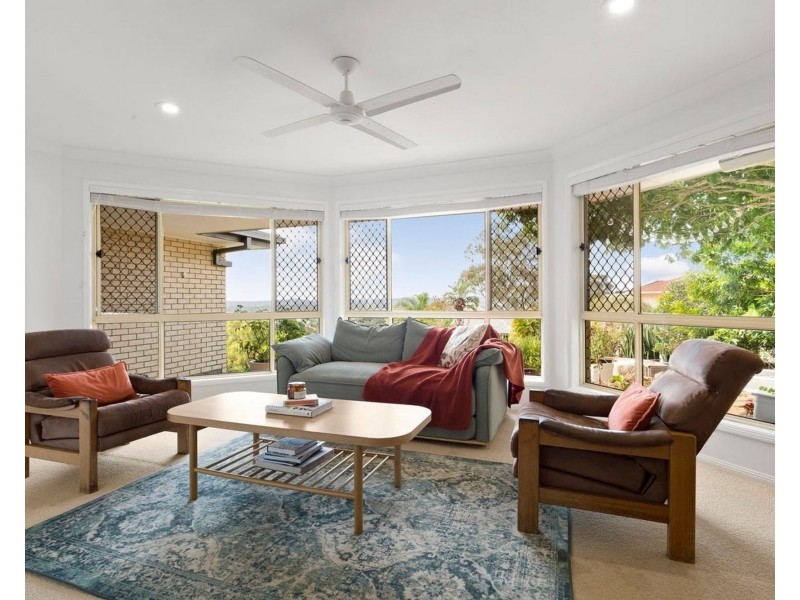 21 Hillside Circuit, Edens Landing QLD 4207