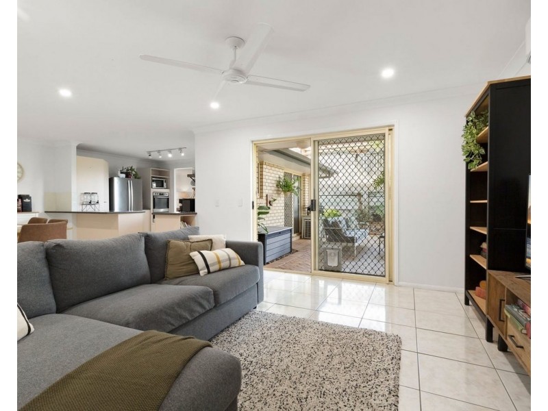 21 Hillside Circuit, Edens Landing QLD 4207