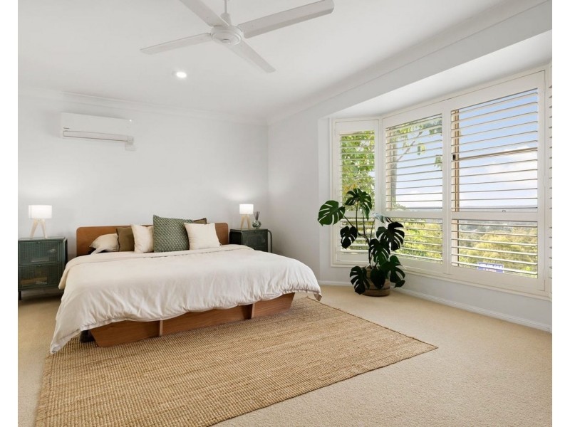 21 Hillside Circuit, Edens Landing QLD 4207