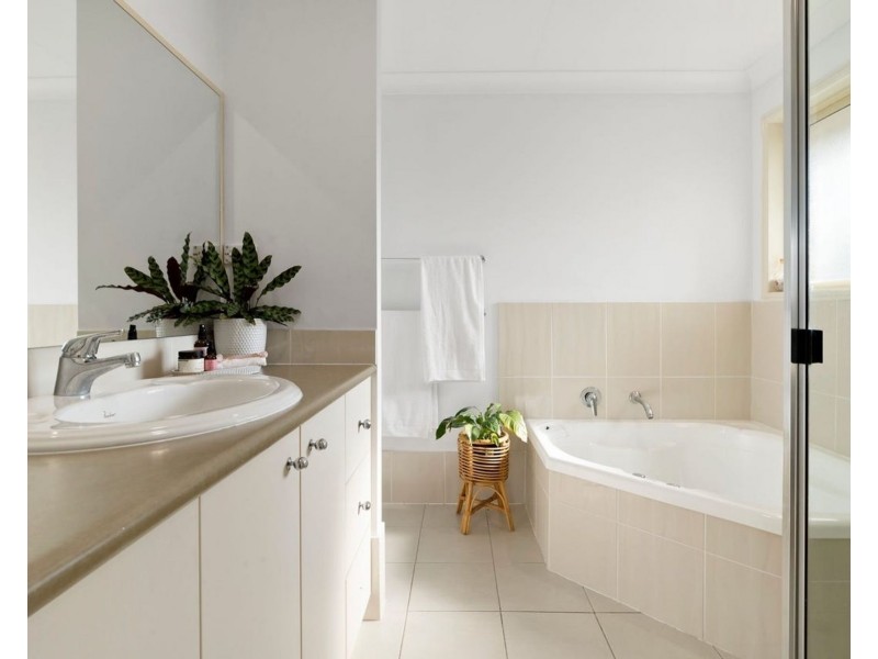 21 Hillside Circuit, Edens Landing QLD 4207