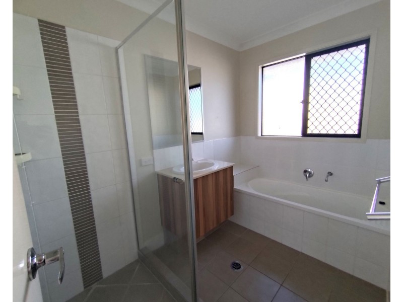 25 Lachlan St, Hillcrest QLD 4118