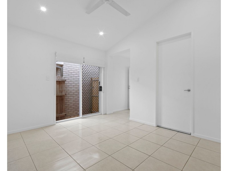 18 Bloomfield Esplanade, South Maclean QLD 4280