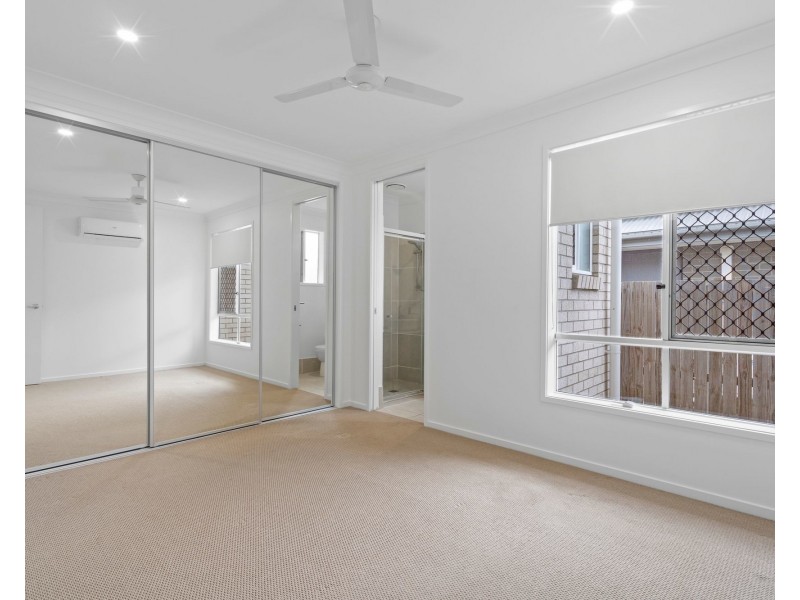 18 Bloomfield Esplanade, South Maclean QLD 4280