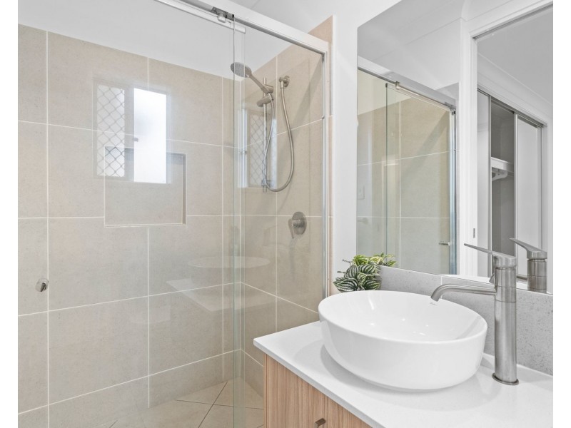 18 Bloomfield Esplanade, South Maclean QLD 4280