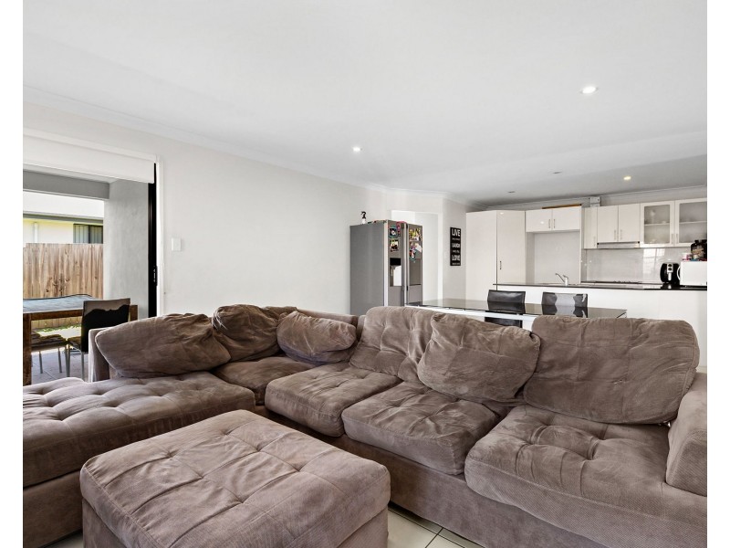 7 Pine Grove Drive, Crestmead QLD 4132