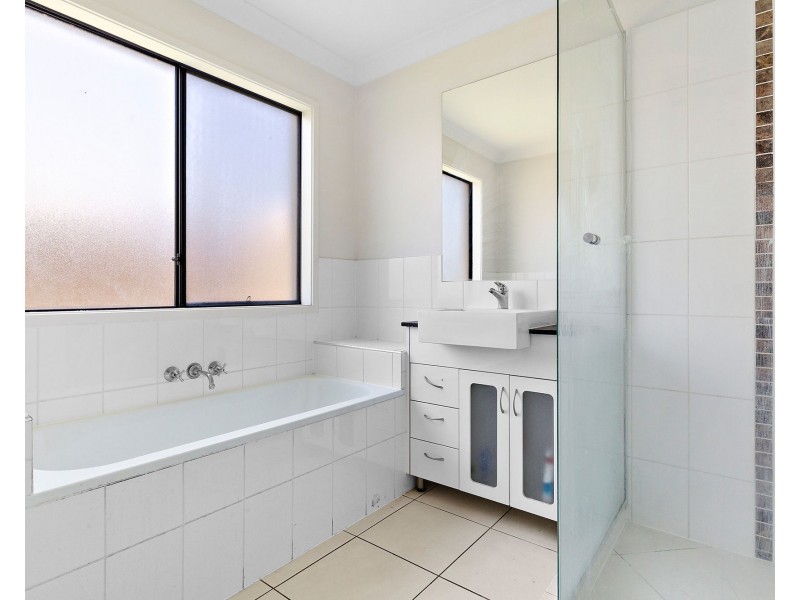 7 Pine Grove Drive, Crestmead QLD 4132