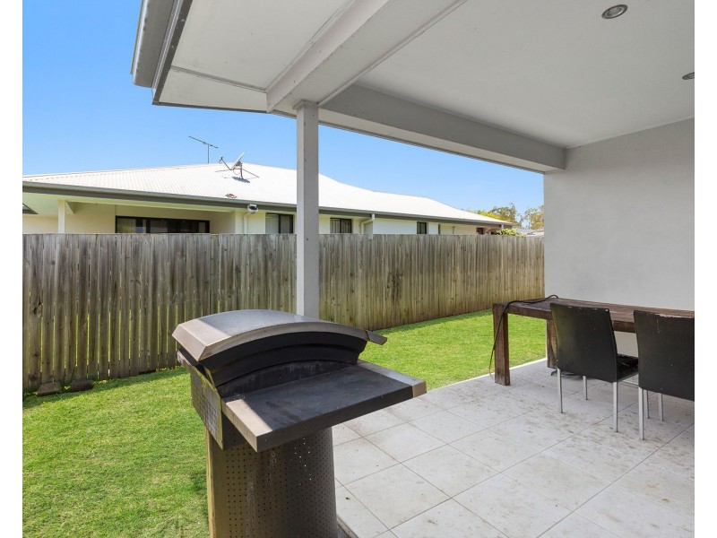 7 Pine Grove Drive, Crestmead QLD 4132