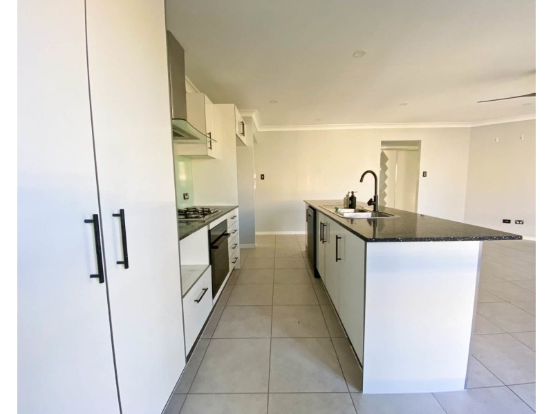 7 Oasis Court, Marsden QLD 4132
