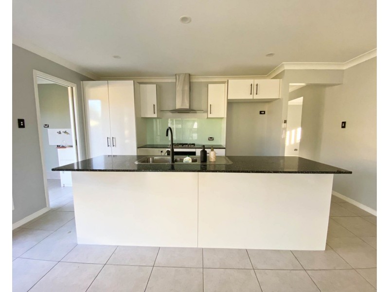 7 Oasis Court, Marsden QLD 4132