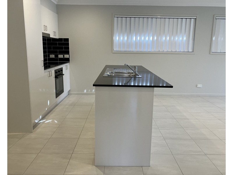 48 Chorus Crescent, Ripley QLD 4306