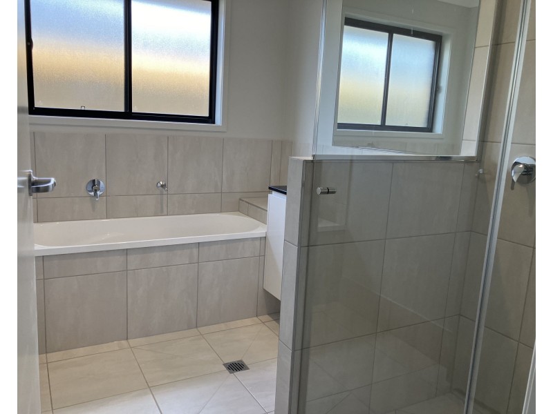 48 Chorus Crescent, Ripley QLD 4306