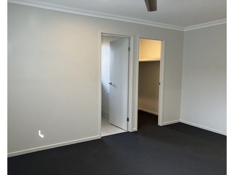 48 Chorus Crescent, Ripley QLD 4306