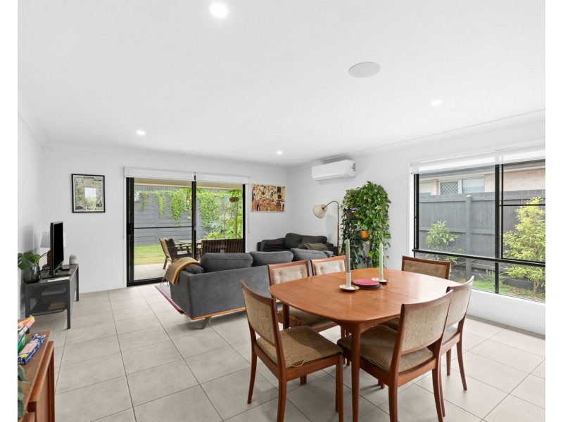 8 Georgia Street, Flinders View QLD 4305