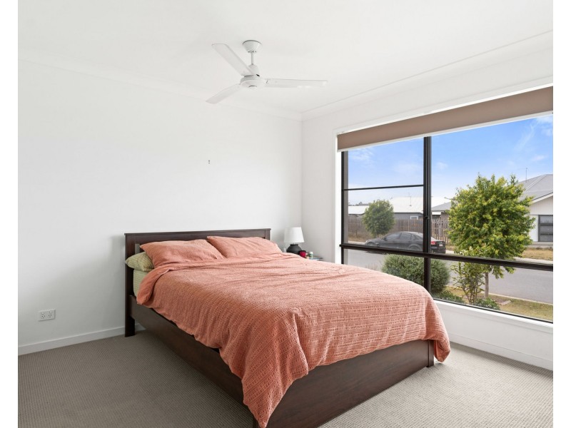 8 Georgia Street, Flinders View QLD 4305