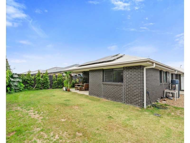 8 Georgia Street, Flinders View QLD 4305