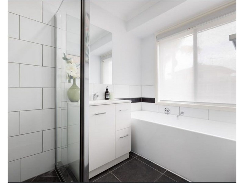 80 Vansittart Rd, Regents Park QLD 4118