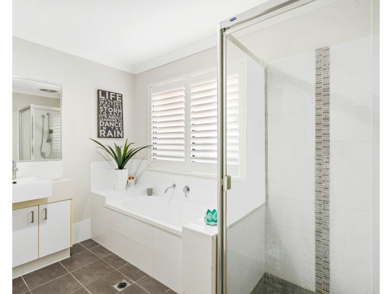 94 Outlook Drive, Waterford QLD 4133