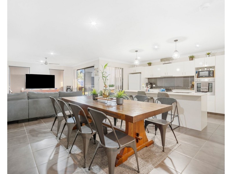 94 Outlook Drive, Waterford QLD 4133