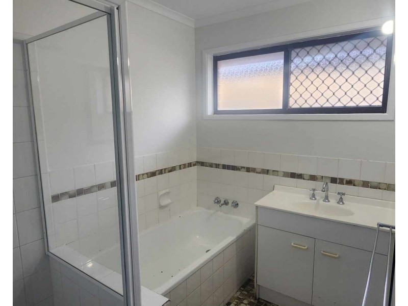 20 Dryade Street, Regents Park QLD 4118