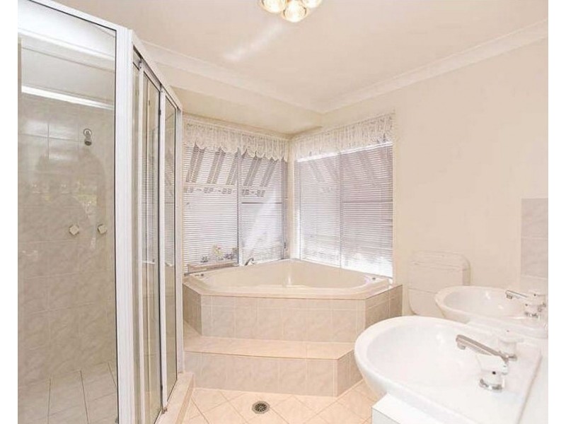 16 Maroo Street, Eight Mile Plains QLD 4113