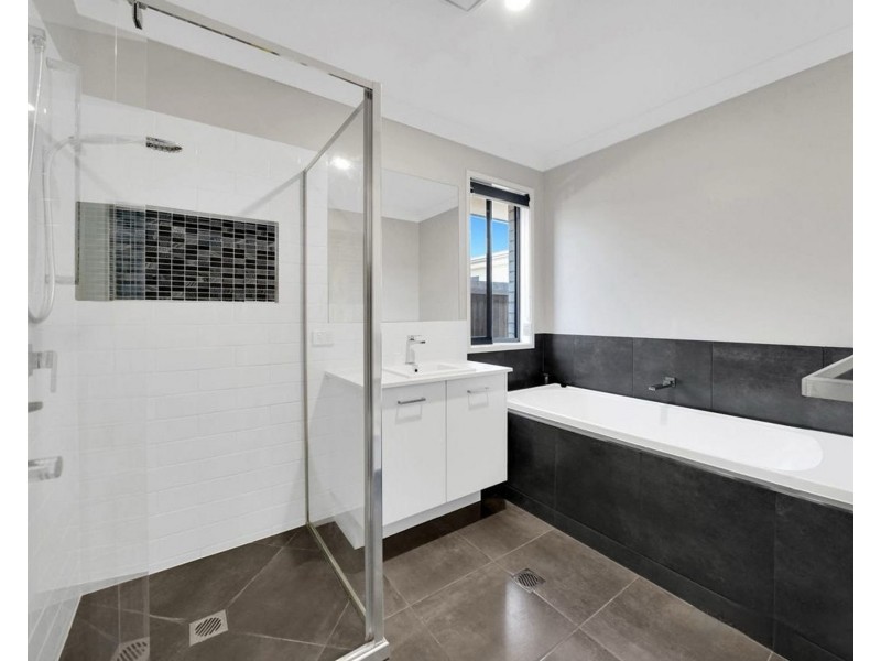 18 Mossman Place, South Maclean QLD 4280