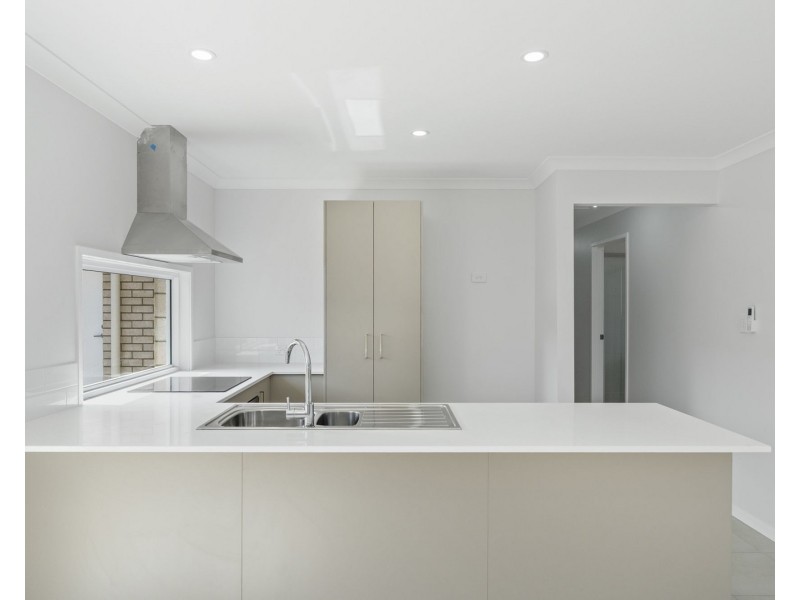 2 Olympus Drive, White Rock QLD 4306