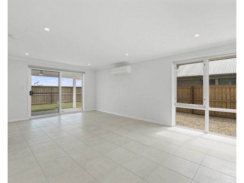 2 Olympus Drive, White Rock QLD 4306
