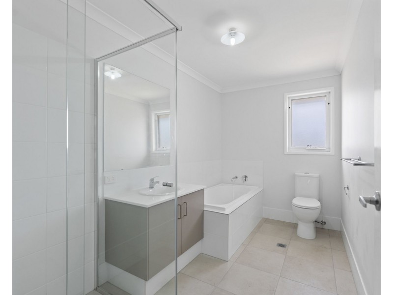 2 Olympus Drive, White Rock QLD 4306